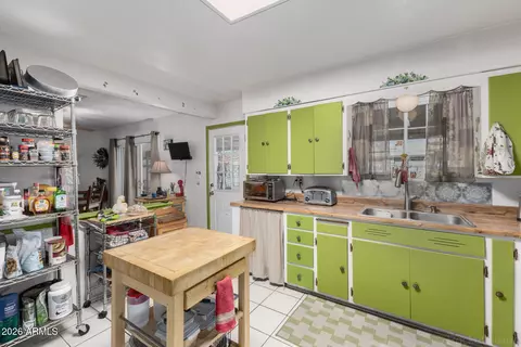 Kitchen - 1554 W 5th Pl, Tempe, AZ 85281 photo 1 of 4