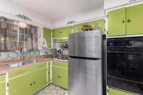 Kitchen - 1554 W 5th Pl, Tempe, AZ 85281 photo 3 of 4