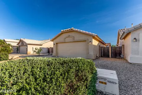 Exterior - 313 E Sherri Dr, Gilbert, AZ 85296 photo 5 of 8