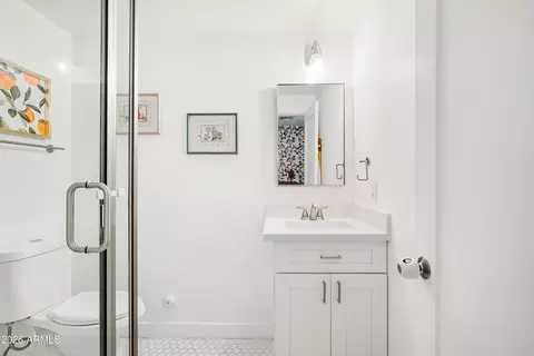 Bath - 4401 N 9th Ave, Phoenix, AZ 85013 photo 3 of 6