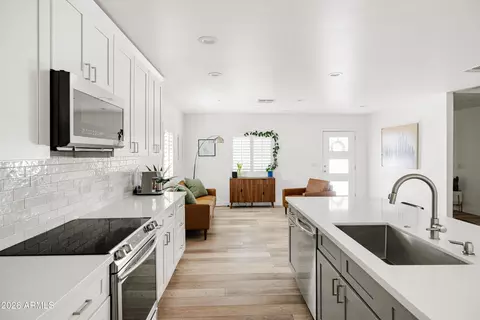 Kitchen - 4401 N 9th Ave, Phoenix, AZ 85013 photo 3 of 5