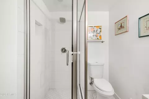 Bath - 4401 N 9th Ave, Phoenix, AZ 85013 photo 4 of 6