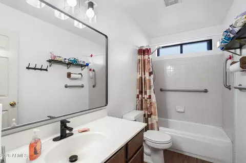 Bath - 5424 Emerald Ave, Mesa, AZ 85206 photo 2 of 3