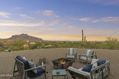 203 E Saddle Butte St, Apache Junction, AZ 85119