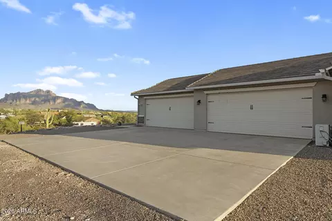 Exterior - 203 E Saddle Butte St, Apache Junction, AZ 85119 photo 6 of 10