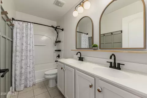 Bath - 2177 E Gillcrest Rd, Gilbert, AZ 85298 photo 3 of 4