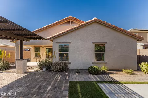 Exterior - 2177 E Gillcrest Rd, Gilbert, AZ 85298 photo 3 of 10