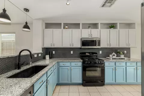 Kitchen - 2177 E Gillcrest Rd, Gilbert, AZ 85298 photo 2 of 2