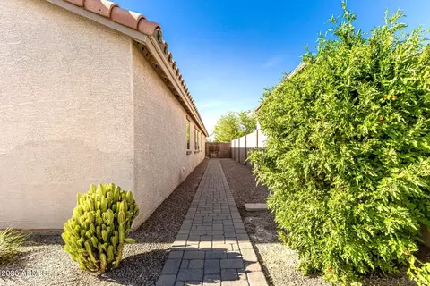 Exterior - 2177 E Gillcrest Rd, Gilbert, AZ 85298 photo 7 of 10