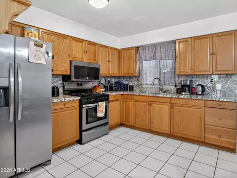 Kitchen - 734 E Desert Dr S, Phoenix, AZ 85042 photo 2 of 2