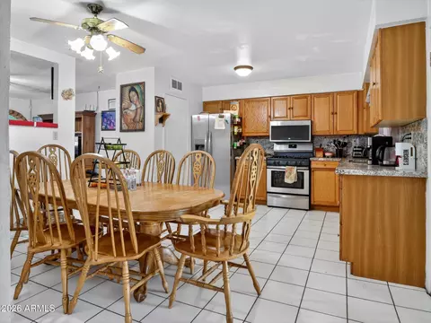 Kitchen - 734 E Desert Dr S, Phoenix, AZ 85042 photo 1 of 2
