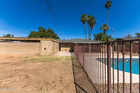 Exterior - 223 E Concorda Dr, Tempe, AZ 85282 photo 8 of 11