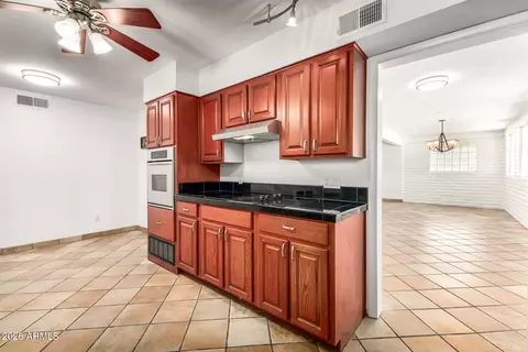 Kitchen - 223 E Concorda Dr, Tempe, AZ 85282 photo 4 of 4