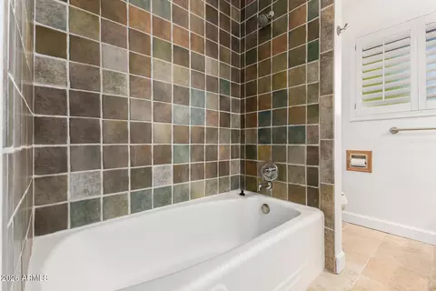 Bath - 223 E Concorda Dr, Tempe, AZ 85282 photo 1 of 3