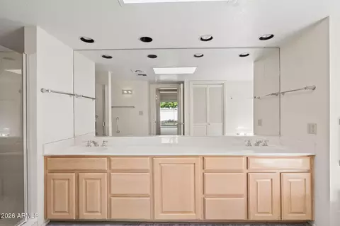 Bath - 114 E San Miguel Ave, Phoenix, AZ 85012 photo 3 of 5