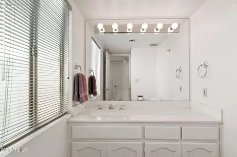 Bath - 114 E San Miguel Ave, Phoenix, AZ 85012 photo 1 of 5