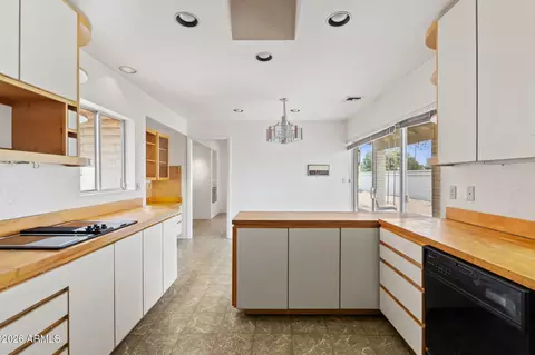 Kitchen - 114 E San Miguel Ave, Phoenix, AZ 85012 photo 5 of 5