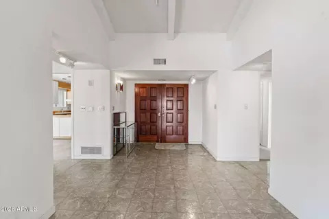 Entry Way - 114 E San Miguel Ave, Phoenix, AZ 85012 photo 1 of 2