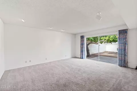Living - 114 E San Miguel Ave, Phoenix, AZ 85012 photo 6 of 7