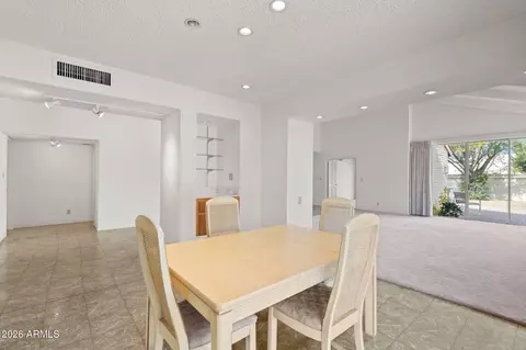 Dining - 114 E San Miguel Ave, Phoenix, AZ 85012 photo 2 of 5