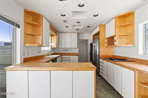 Kitchen - 114 E San Miguel Ave, Phoenix, AZ 85012 photo 2 of 5