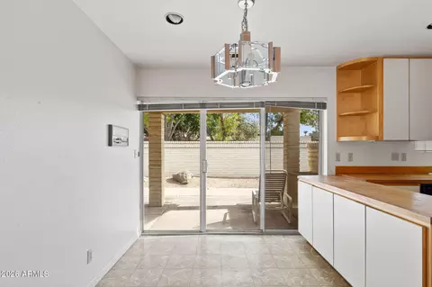 Dining - 114 E San Miguel Ave, Phoenix, AZ 85012 photo 3 of 5