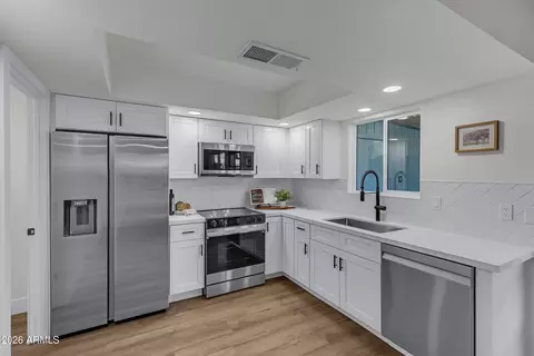 610 E Montebello Ave #41, Phoenix, AZ 85012