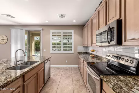 Kitchen - 535 E Jordan Dr, Gilbert, AZ 85297 photo 4 of 5
