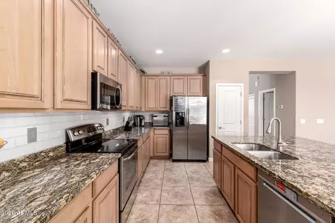 Kitchen - 535 E Jordan Dr, Gilbert, AZ 85297 photo 3 of 5