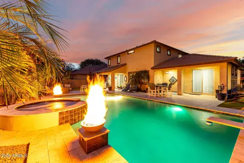 Exterior - 535 E Jordan Dr, Gilbert, AZ 85297 photo 11 of 18