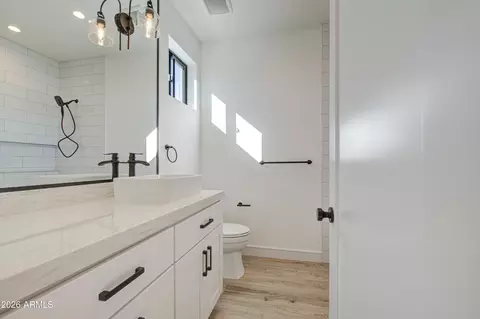 Bath - 2645 E Fairmount Ave, Phoenix, AZ 85016 photo 5 of 14