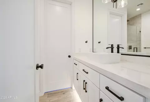 Bath - 2645 E Fairmount Ave, Phoenix, AZ 85016 photo 10 of 14