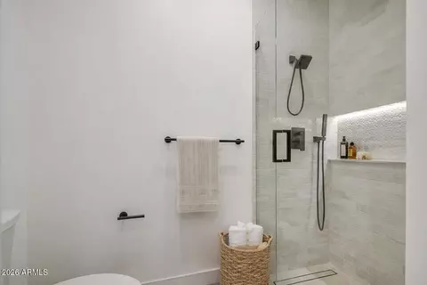 Bath - 2645 E Fairmount Ave, Phoenix, AZ 85016 photo 12 of 14