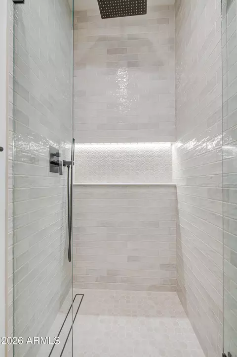 Bath - 2645 E Fairmount Ave, Phoenix, AZ 85016 photo 13 of 14