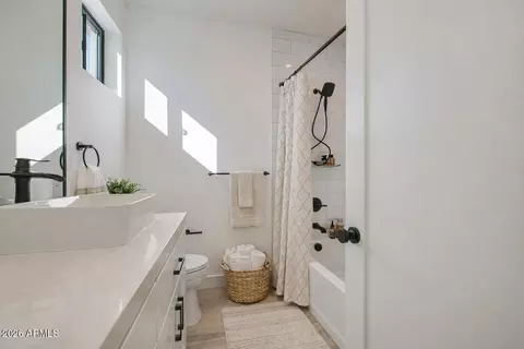 Bath - 2645 E Fairmount Ave, Phoenix, AZ 85016 photo 6 of 14