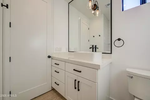 Bath - 2645 E Fairmount Ave, Phoenix, AZ 85016 photo 9 of 14