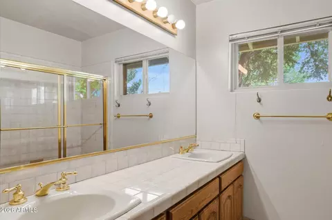 Bath - 8324 N 8th Ave, Phoenix, AZ 85021 photo 3 of 4