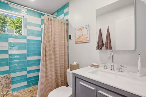 Bath - 8324 N 8th Ave, Phoenix, AZ 85021 photo 4 of 4