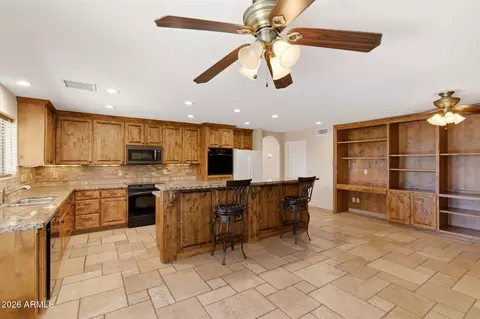 801 E Aire Libre Ave, Phoenix, AZ 85022 photo 2
