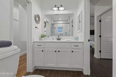 Bath - 739 E Belmont Ave, Phoenix, AZ 85020 photo 2 of 3