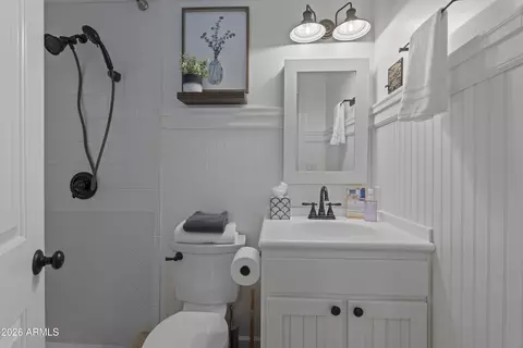 Bath - 739 E Belmont Ave, Phoenix, AZ 85020 photo 3 of 3