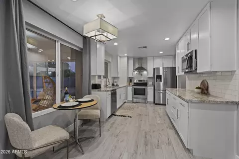 Kitchen - 3122 E Sierra St, Phoenix, AZ 85028 photo 4 of 5