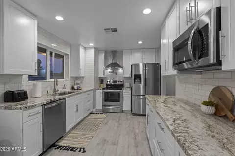 Kitchen - 3122 E Sierra St, Phoenix, AZ 85028 photo 3 of 5