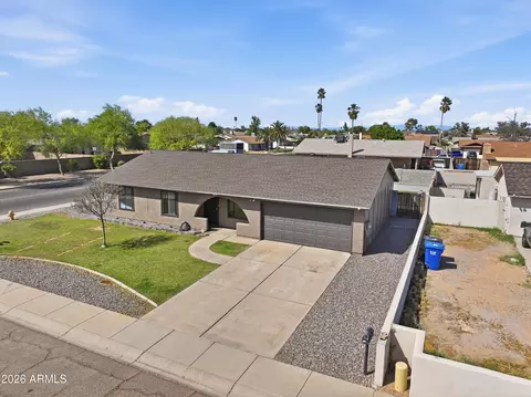 View/Area - 8652 W Heatherbrae Dr, Phoenix, AZ 85037 photo 3 of 8