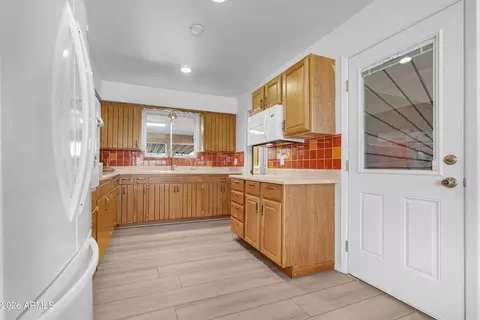 Kitchen - 5437 E Butte St, Mesa, AZ 85205 photo 2 of 3
