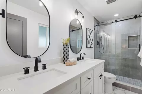 Bath - 3440 E Cortez St, Phoenix, AZ 85028 photo 2 of 2