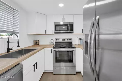 Kitchen - 413 E Linda Ln #D, Gilbert, AZ 85234 photo 3 of 3
