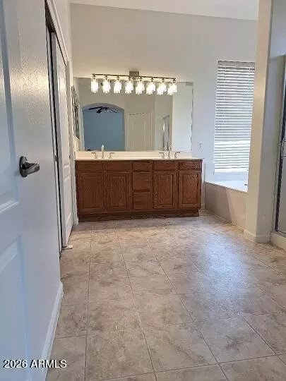 Bath - 1554 E Tulsa St, Gilbert, AZ 85295 photo 1 of 9