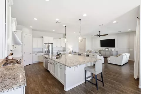 Kitchen - 1422 E Milada Dr, Phoenix, AZ 85042 photo 2 of 4