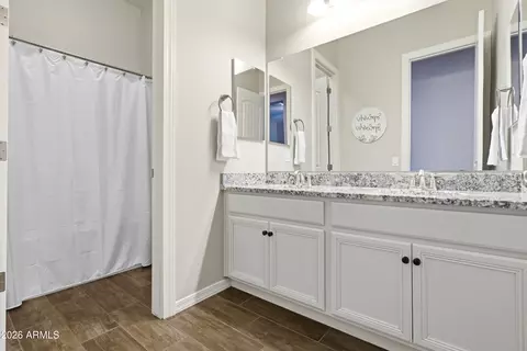 Bath - 1422 E Milada Dr, Phoenix, AZ 85042 photo 5 of 7